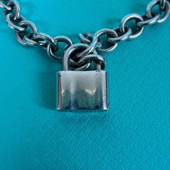 🔴Authentic TIFFANY & CO RARE Vintage Sterling Silver Padlock Link Necklace 🔴 - Picture 8 of 12